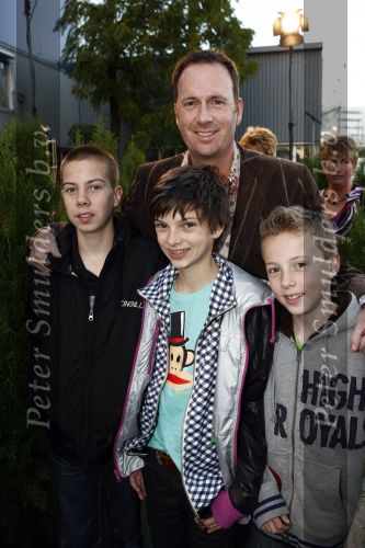 Amsterdam 6 oktober 2008
Premiere film huis Anubis in de theaterfabriek.Jochem v Gelder met zoons
Peter Smulders bv