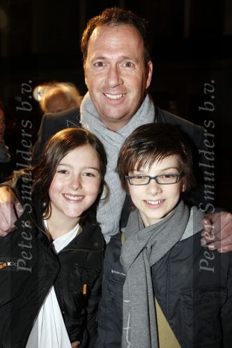 Amsterdam 19 november 2007
Premiere van de scheepsjongens van de bontekoe in tuschinski. Jochem v gelder met zoon en zijn vriendinnetje