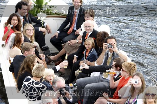Leiden 23 augustus 2008
De dochter van Phil Collins Joeley Joely Collins trouwt met haar Nederlandse man Stefan Buitelaar. Na het huwelijk gaan ze met boot varen.