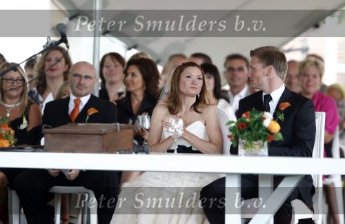 Leiden 23 augustus 2008
De dochter van Phil Collins Joeley Joely Collins trouwt met haar Nederlandse man Stefan Buitelaar. Na het huwelijk gaan ze met boot varen.
