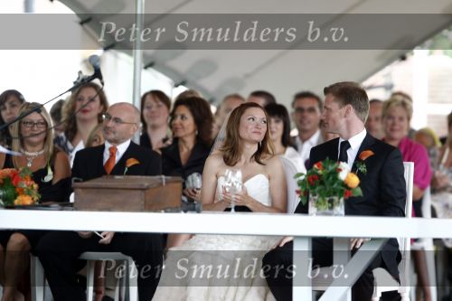 Leiden 23 augustus 2008
De dochter van Phil Collins Joeley Joely Collins trouwt met haar Nederlandse man Stefan Buitelaar. Na het huwelijk gaan ze met boot varen.