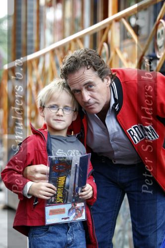 Blaricum 20 augustus  2008
Joep Sertons met zijn zoontje op de kermis.