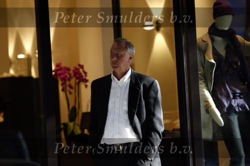 Amsterdam 8 november 2008
Johan Cruijff aan het winekelen met zijn vrouw Danny en dochter Chantal. Daarna gaan ze naar huis.
Peter Smulders bv