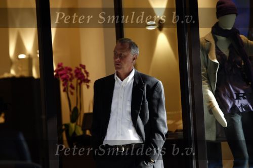 Amsterdam 8 november 2008
Johan Cruijff aan het winekelen met zijn vrouw Danny en dochter Chantal. Daarna gaan ze naar huis.
Peter Smulders bv