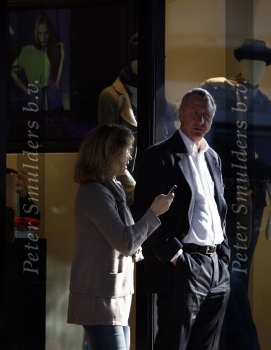 Amsterdam 8 november 2008
Johan Cruijff aan het winekelen met zijn vrouw Danny en dochter Chantal. Daarna gaan ze naar huis.
Peter Smulders bv