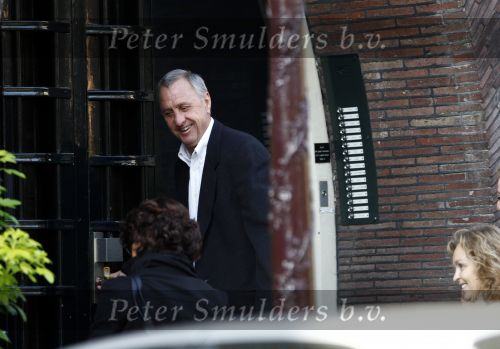 Amsterdam 8 november 2008
Johan Cruijff aan het winekelen met zijn vrouw Danny en dochter Chantal. Daarna gaan ze naar huis.
Peter Smulders bv