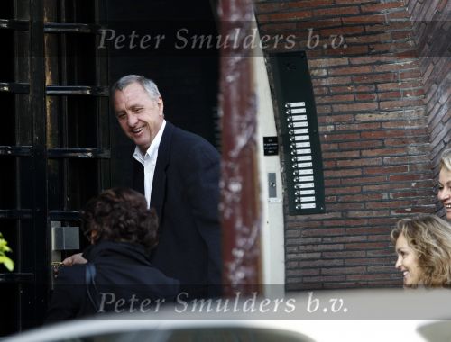 Amsterdam 8 november 2008
Johan Cruijff aan het winekelen met zijn vrouw Danny en dochter Chantal. Daarna gaan ze naar huis.
Peter Smulders bv