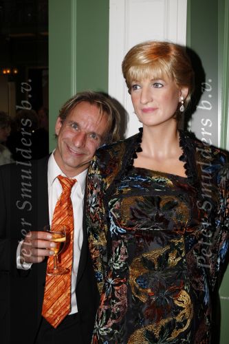 Amsterdam 17 september 2007
Modeshow Ronald Kolk in krasnapolsky. Johan Vlemmix met pop Lady Di