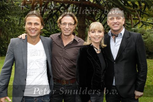 Amsterdam 12 oktober 2007
Presentatie idols met Gordon Wendy v Dijk Martijn Krabvbe Eric v Tijn John Ewbank en Jerney Kaagman bij hotel arena.