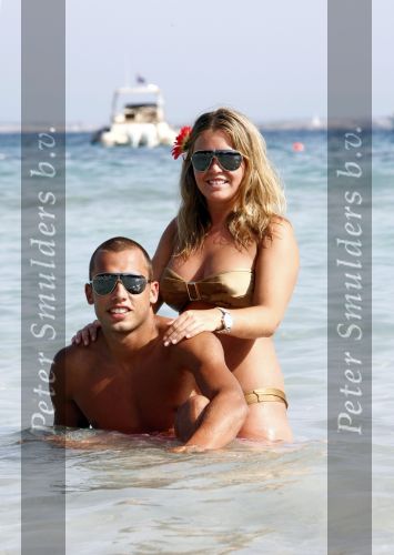 Ibiza 5 juli 2008
John Heitinga met zijn vriendin op vakantie op ibiza.
