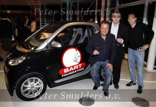 Amsterdam 15 januari 2008
John Heitinga  krijgt smart auto voor het goede doel.