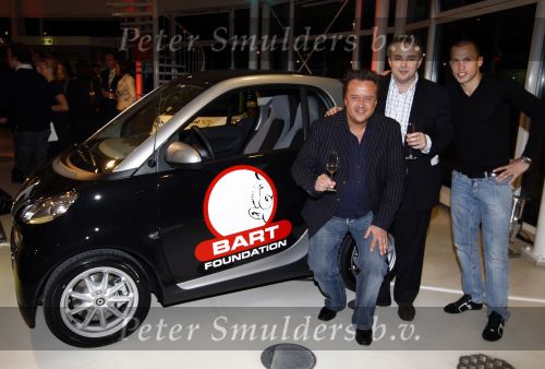Amsterdam 15 januari 2008
John Heitinga  krijgt smart auto voor het goede doel.