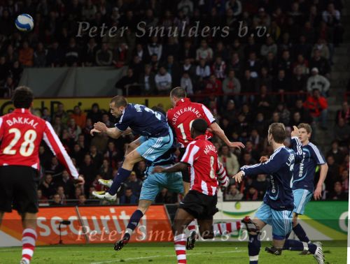 Eindhoven, 19 Maart 2008 Kompetitiewedstrijd PSV-AJAX, eindstand 0-0 
Seizoen 2007/2008
John Heitinga in duel met Danny Koevermans