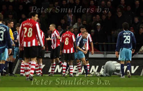 Eindhoven, 19 Maart 2008 Kompetitiewedstrijd PSV-AJAX, eindstand 0-0 
Seizoen 2007/2008
John Heitinga heeft Gomes onderuit gehaald