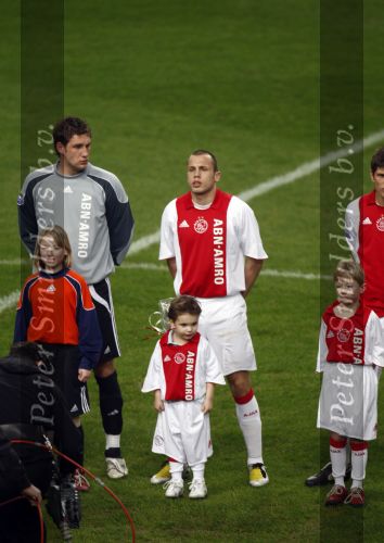 Amsterdam, 30 Januari 2008 Kompetitiewedstrijd AJAX-PSV, eindstand 0-2
Seizoen 2007/2008
John Heitinga met zijn jongste broertje Joey Heitinga