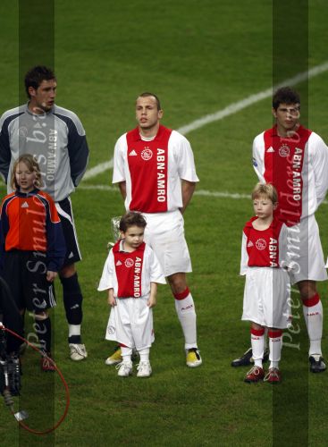 Amsterdam, 30 Januari 2008 Kompetitiewedstrijd AJAX-PSV, eindstand 0-2
Seizoen 2007/2008
John Heitinga met zijn jongste broertje Joey Heitinga, Maarten Stekelenburg en Klaas Jan Huntelaar