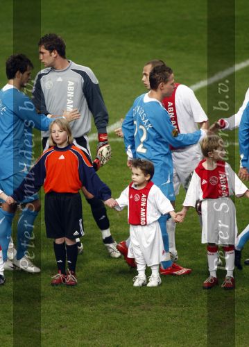 Amsterdam, 30 Januari 2008 Kompetitiewedstrijd AJAX-PSV, eindstand 0-2
Seizoen 2007/2008
John Heitinga met zijn jongste broertje Joey Heitinga