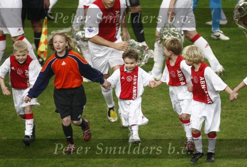 Amsterdam, 30 Januari 2008 Kompetitiewedstrijd AJAX-PSV, eindstand 0-2
Seizoen 2007/2008
John Heitinga met zijn jongste broertje Joey Heitinga