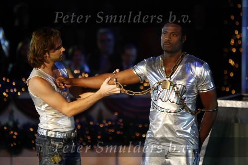 Den Bosch 19  november 2008
Kerstcircus rtl gepresenteerd door Wendy v Dijk en Beau v Erven Dorens.  John Williams doet act onder water
Peter Smulders bv