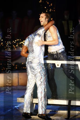 Den Bosch 19  november 2008
Kerstcircus rtl gepresenteerd door Wendy v Dijk en Beau v Erven Dorens.  John Williams doet act onder water
Peter Smulders bv