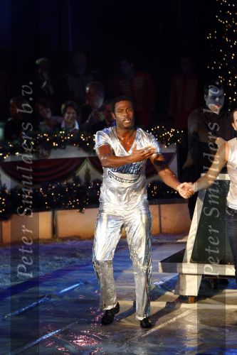 Den Bosch 19  november 2008
Kerstcircus rtl gepresenteerd door Wendy v Dijk en Beau v Erven Dorens.  John Williams doet act onder water
Peter Smulders bv