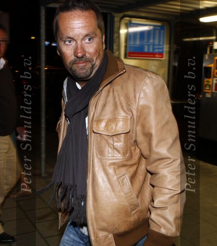 Rotterdam 5 april 2008
Geert Hoes wordt op vliegveld zestienhoven opgehaald door zijn manager Chiel v Praag. Geert kwam etrug van fotoshoot kledingmerk lief. Hij was daar met John v d Herik oprichter va Lief
Peter Smulders bv