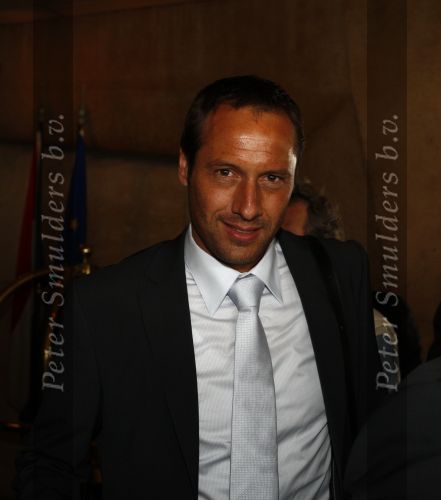 Noordwijk 3 juni 2008
Het Nederlands elftal vertrekt vanaf hotel huis ter Duin naar Schiphol voor het EK voetbal in Zwitserland en Oostenrijk. 
John v t Schip met zijn vrouw Danielle v t Schip