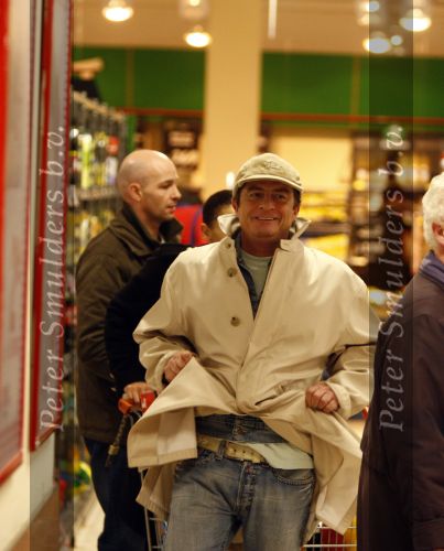 Zandvoort 19 januari 2008
Johnny Kraaykamp jr boodschappen aan het doen met zijn nieuwe vriendin Peggy Reiziger.