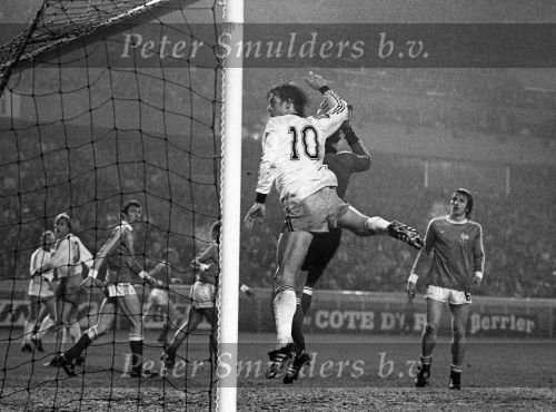Parijs, 26 Maart 1980 Vriendschappelijke wedstrijd Frankrijk-Nederland, eindstand 0-0
Op de foto o.a.: Johnny Rep