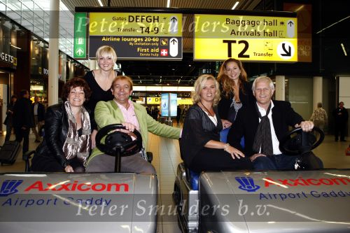 Schiphol 1 oktober 2008
Presentatie Boeing Boeing op schiphol met Jon v Eerd Lone v Roosenaal Dominique v Vliet irene Kuiper Wilbert Gieske Camilla Siegertsz en Erwin v Lambaart op schiphol.
Peter Smulders bv