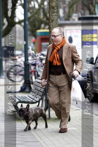 Amsterdam 26 januari 2008
Joop Braakhekke met hond aan het winkelen.