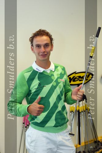 Eindhoven, 2 Mei 2008 
Contract ondertekening en Golfinstructie door Bart v d Wind en Aad v Osmet Golfpro Joost Luiten 
Foto Peter Smulders BV te Eindhoven