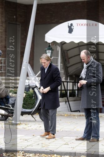 Amsterdam 2 november 2007
Jort Kelder speelt de moord op klaas bruinsma na bij het hilton hotel. Harry Lensink helpt hem daarbij.