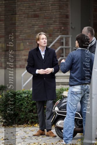 Amsterdam 2 november 2007
Jort Kelder speelt de moord op klaas bruinsma na bij het hilton hotel. Harry Lensink helpt hem daarbij.