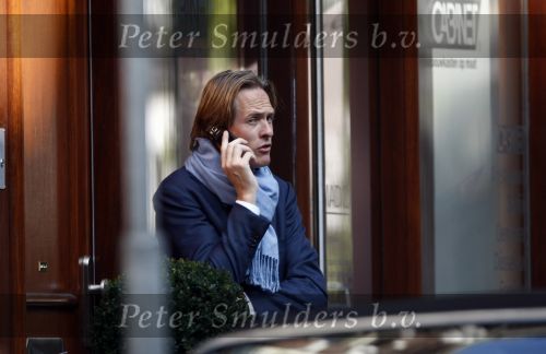 Amsterdam 11 oktober 2008
Jort Kelder met gsm op straat in Amsterdam.
Peter Smulders bv
