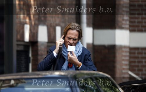 Amsterdam 11 oktober 2008
Jort Kelder met gsm op straat in Amsterdam.
Peter Smulders bv