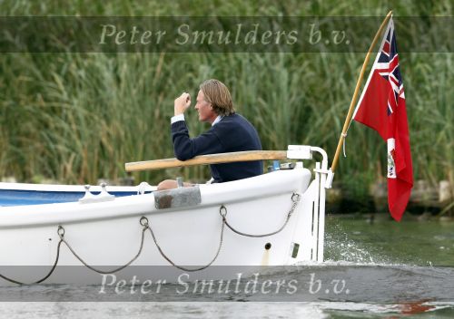 Weesp 31 augustus 2008
Jort Kelder met een vriend aan het varen met zijn boot op de Vecht.