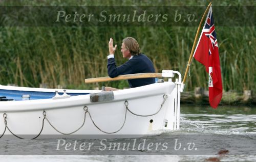 Weesp 31 augustus 2008
Jort Kelder met een vriend aan het varen met zijn boot op de Vecht.