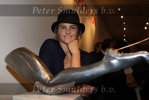 Amsterdam, 15 November 2008
Opening Expositie van Judith Wiersma
Op de foto Judith Wiersma bij een van haar beelden