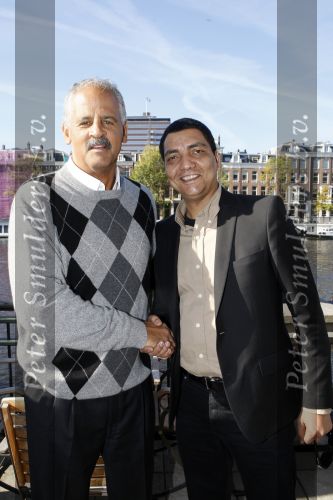 Amsterdam 14 oktober 2007
Stedman Graham ( ex Ophrah Winfrey op bezoek in Nederland. Hij ging varen met boot door de amsterdamse grachten en Golfen. Stedman met Jurgen Raymann en Clarence Seedorf
