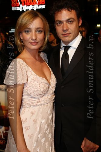 Amsterdam 13 oktober 2008
Karina Smulders met haar vriend Fedja van Huet bij premiere van Bride Flight in Tuschinski.
Peter Smulders bv