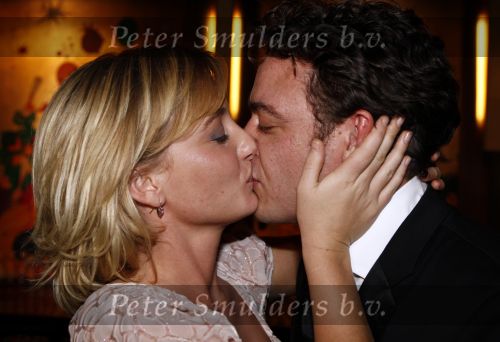 Amsterdam 13 oktober 2008
Karina Smulders met haar vriend Fedja van Huet bij premiere van Bride Flight in Tuschinski.
Peter Smulders bv
