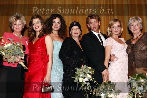 Amsterdam  13 oktober 2008
premiere  Bride flight in tuschinski.Waldemar Torenstra Karina Smulders Anna Drijver Elise Schaap Pleuni Touw Petra Laseur en Willeke v Ammelrooy
Peter Smulders bv