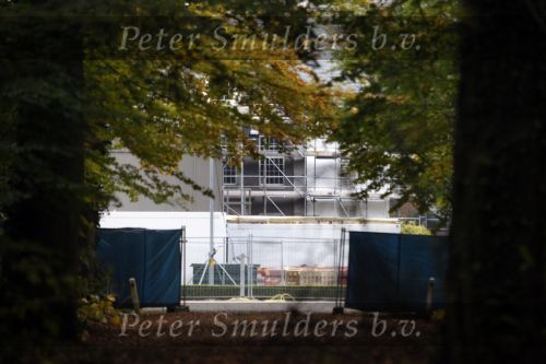 Lage Vuursche 28 oktober 2007
Verbouwing en nieuwe hekken rondom kasteel Drakensteynn waar koningin Beatrix weer gaat wonen.
Drakestein  Drakenstein  Drakesteyn
