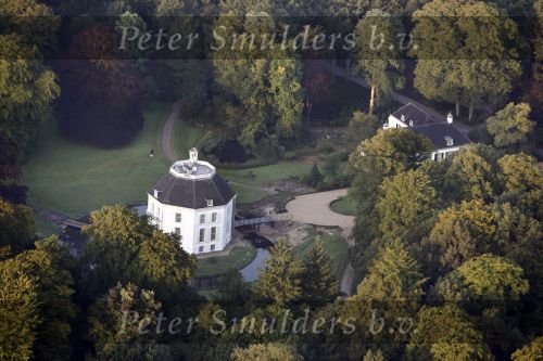 Lage Vuursche 30 augustus 2008
Kasteel Drakensteyn van koningin Beatrix is bijna klaar na de verbouwing.
Foto\'s gemaakt vanuit luchtballon