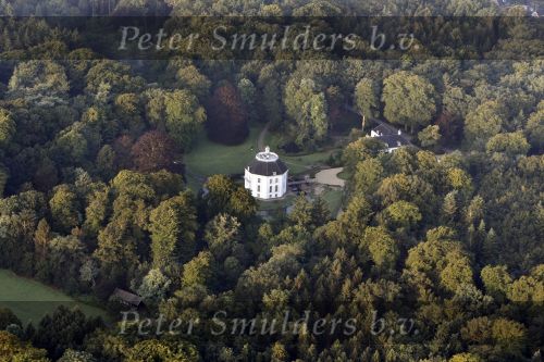 Lage Vuursche 30 augustus 2008
Kasteel Drakensteyn van koningin Beatrix is bijna klaar na de verbouwing.
Foto\'s gemaakt vanuit luchtballon