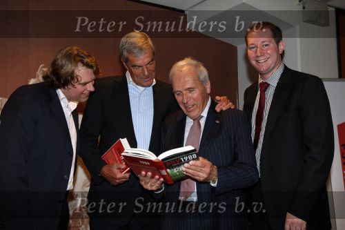 Eindhoven, 13 April 2008
Uitreiking boek PSV 1988 geschreven door Jeroen v d Berk (R ) Uitgever Jack v d Vliert ( van Uitgeverij de Boekenmaker ) Harry v Raaij en Kees Ploegsma