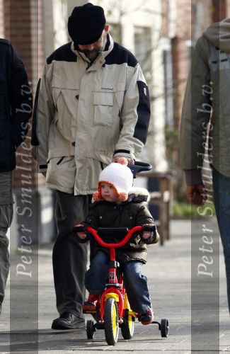 Amsterdam 26 januari 2008
Pieter v Beukering , man van Yvon Jaspers met kinderen en opa aan het wandelen. 
Keesje Jaspers