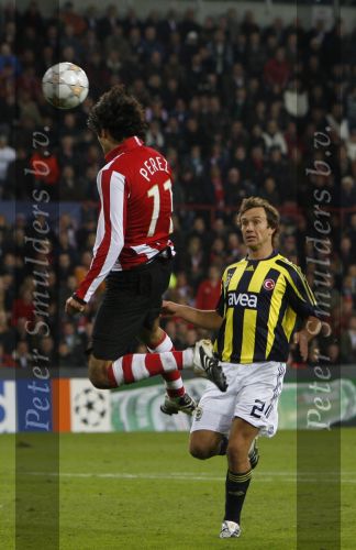 Eindhoven, 23 Oktober 2007
Champions League wedstrijd PSV-Fenerbahce, eindstand 0-0
Seizoen 2007/2008
Kenneth Perez in een duel met Lugano