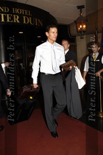 Noordwijk 3 juni 2008
Het Nederlands elftal vertrekt vanaf hotel huis ter Duin naar Schiphol voor het EK voetbal in Zwitserland en Oostenrijk.
Khalid Boulahrouz